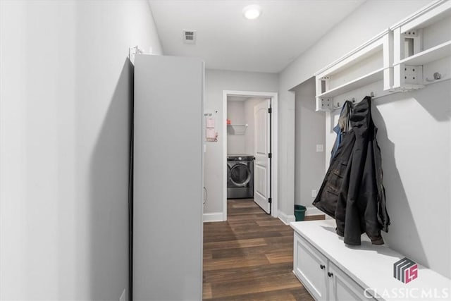 mudroom featuring dark wood-style floors, visible vents, and washer / dryer