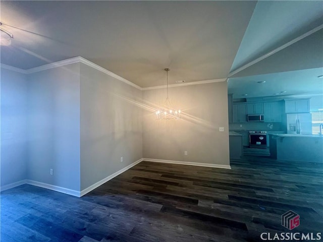 unfurnished dining area featuring a chandelier, lofted ceiling, dark wood-type flooring, baseboards, and crown molding