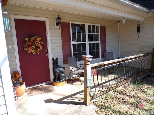 property entrance featuring a porch