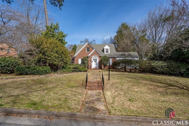 view of front of house featuring a front lawn