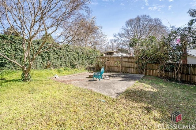 view of yard featuring a patio and fence