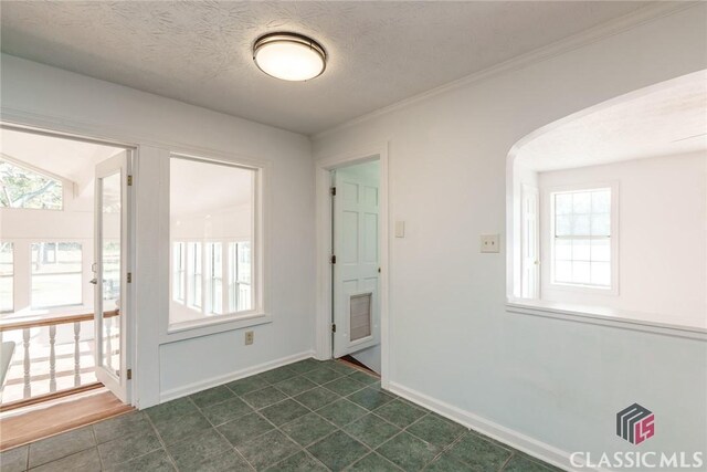 1050 Eugene Ln, Madison, GA 30650 - interior space featuring arched walkways, a textured ceiling, and baseboards