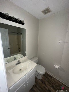 625 Whitehall Rd, Athens, GA 30605 - full bath with wood finished floors, toilet, vanity, a shower, and a textured ceiling