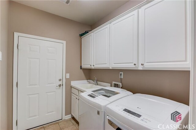 6706 Mill Rock Ct, Hoschton, GA 30548 - wooden terrace featuring a residential view, outdoor dining area, and ceiling fan