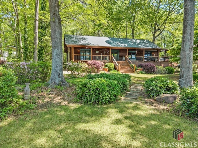view of front of home featuring a porch and a front lawn