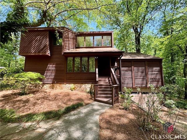view of front of property