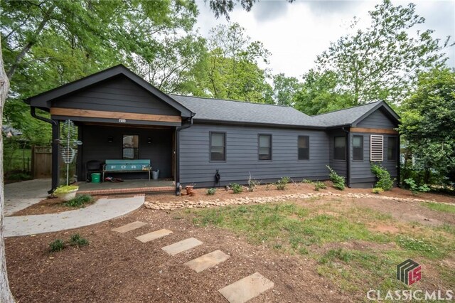ranch-style house with fence