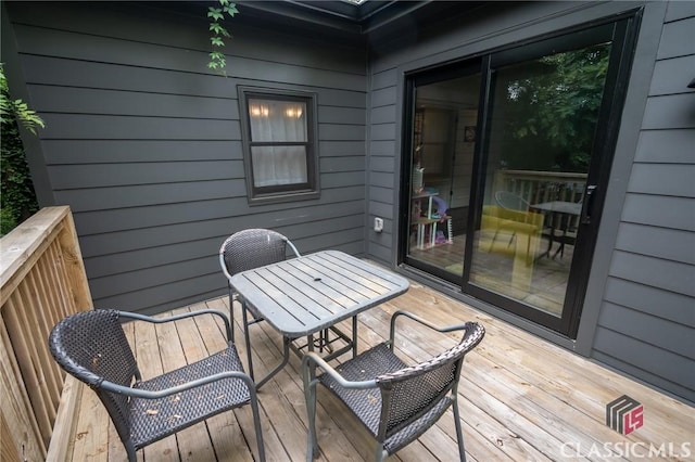 deck with outdoor dining space