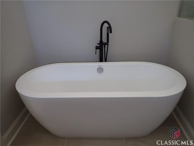 280 Camden Loop, Jefferson, GA 30549 - interior details with a soaking tub and a sink