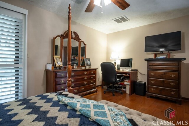 749 Diamond Hill Colbert Rd, Colbert, GA 30628 - bedroom with a textured ceiling, wood finished floors, a ceiling fan, and visible vents