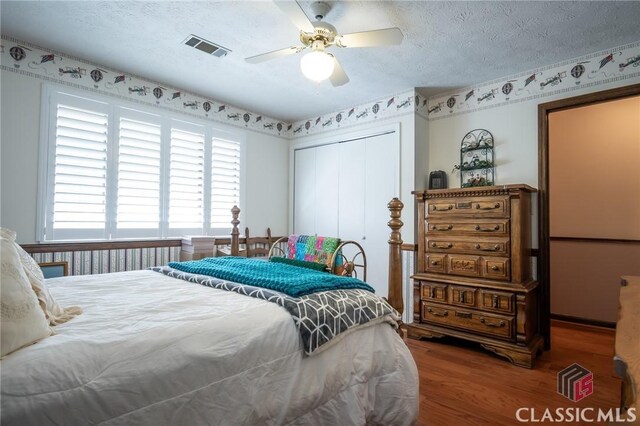 749 Diamond Hill Colbert Rd, Colbert, GA 30628 - bedroom featuring visible vents, wood finished floors, multiple windows, and a closet