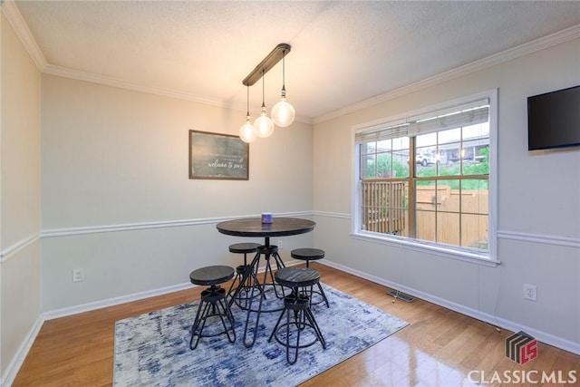 132 Tamara Ct, Athens, GA 30606 - dining space featuring wood finished floors, crown molding, visible vents, and baseboards