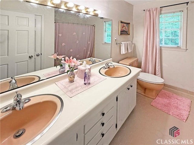 155 Broomsedge Trl, Athens, GA 30605 - bathroom with a sink, toilet, and double vanity