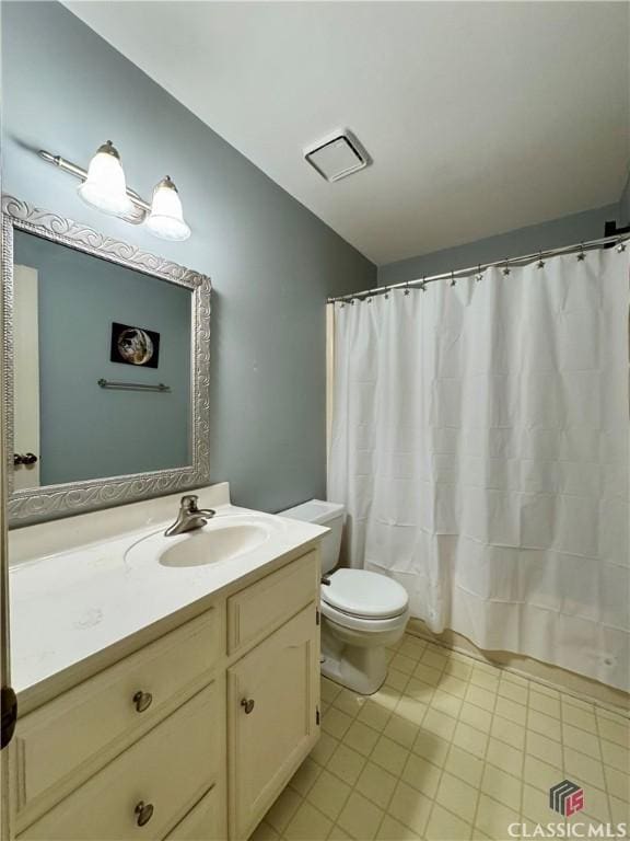 full bath with vanity, toilet, tile patterned floors, a shower with shower curtain, and vaulted ceiling