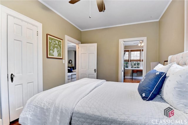 bedroom featuring crown molding, a ceiling fan, and wood finished floors