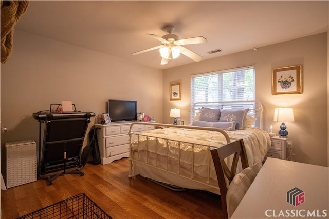 490 Barnett Shoals Rd Unit 802, Athens, GA 30605 - bedroom featuring a ceiling fan, visible vents, and light wood-style flooring