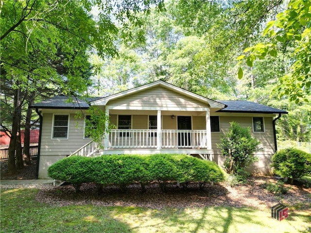 ranch-style home with covered porch