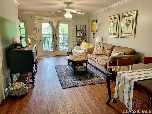 living room featuring crown molding, a ceiling fan, and wood finished floors