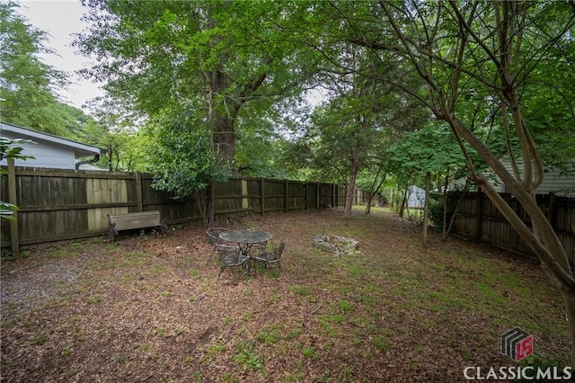 view of yard featuring a fenced backyard