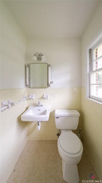 120 Hunt Rd, Athens, GA 30606 - half bathroom featuring a sink, wainscoting, toilet, and tile walls