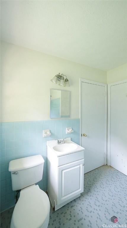 120 Hunt Rd, Athens, GA 30606 - bathroom with vanity, wainscoting, toilet, and tile walls