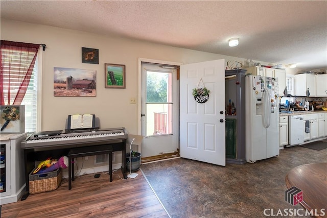 35 Good Hope Rd, Colbert, GA 30628 - entryway with a textured ceiling and dark wood-type flooring