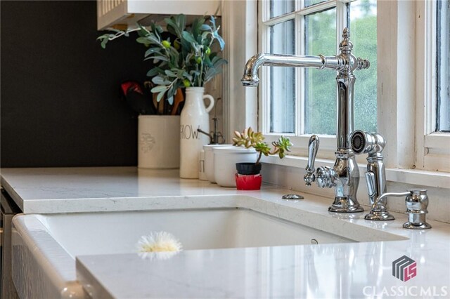 172 N Second St, Madison, GA 30650 - detailed view of a sink