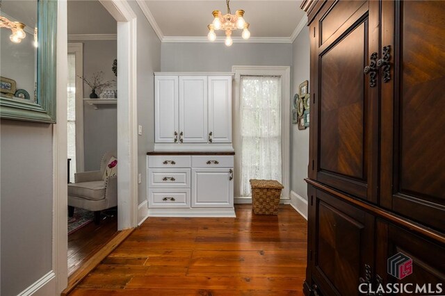 172 N Second St, Madison, GA 30650 - foyer with dark wood finished floors, a chandelier, crown molding, and baseboards
