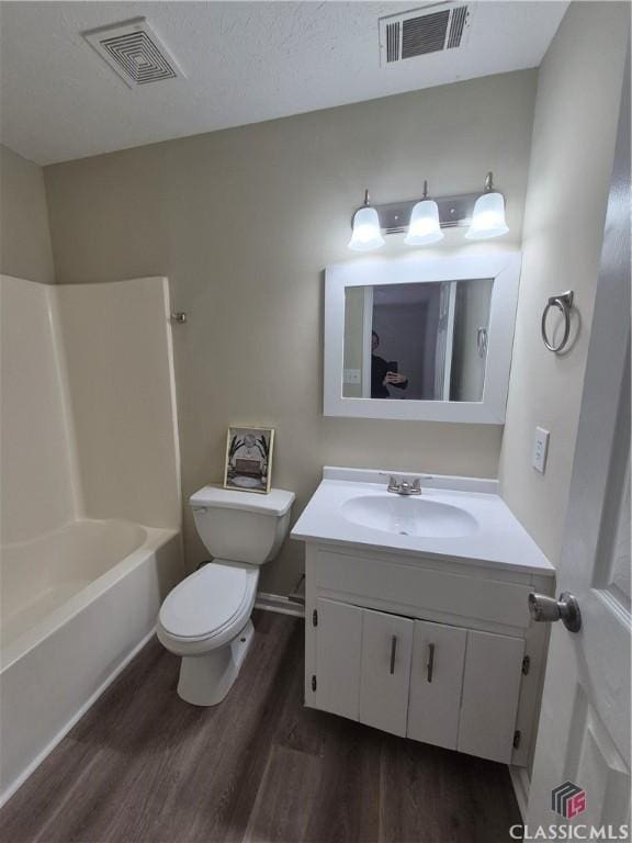 115 Big Oak Cir, Athens, GA 30605 - full bath featuring wood finished floors, toilet, vanity, baseboards, and shower / washtub combination
