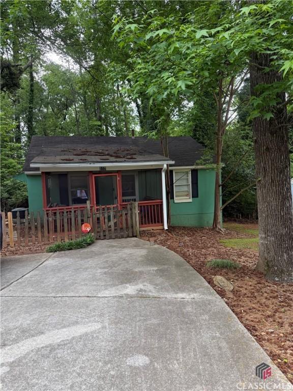 105 Hollie St, Athens, GA 30606 - view of front facade with covered porch and a shingled roof