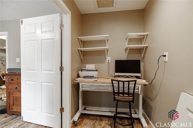 2100 New Hope Church Rd, Comer, GA 30629 - office space with wood finished floors and baseboards