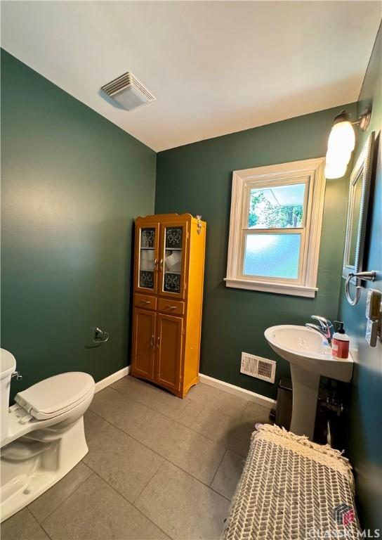 160 Gran Ellen Dr, Athens, GA 30606 - bathroom featuring toilet, tile patterned floors, and baseboards