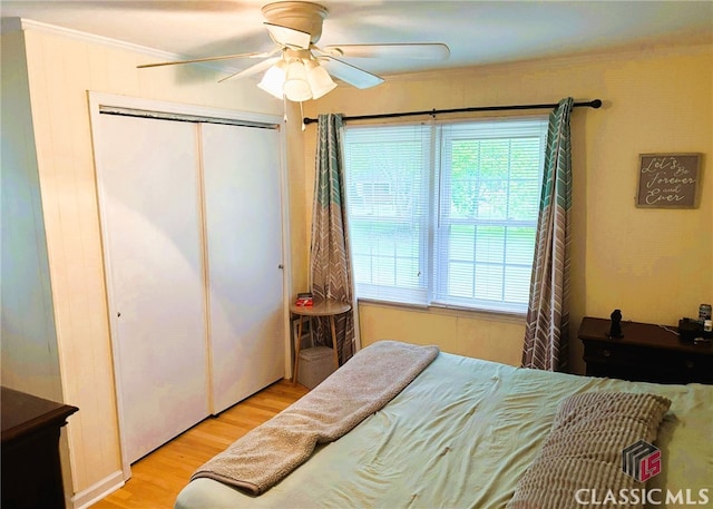 75 Gunnell Rd, Comer, GA 30629 - bedroom featuring light wood-style floors, ornamental molding, a closet, and a ceiling fan