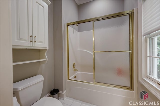 155 Wexford Pl, Athens, GA 30609 - bathroom featuring toilet, bath / shower combo with glass door, and baseboards