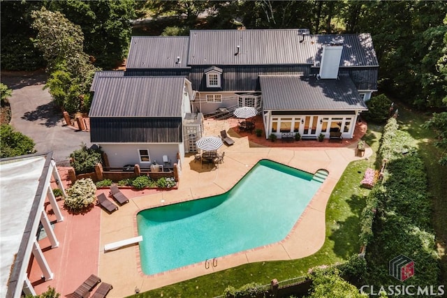 155 Wexford Pl, Athens, GA 30609 - outdoor pool featuring a diving board and a patio area