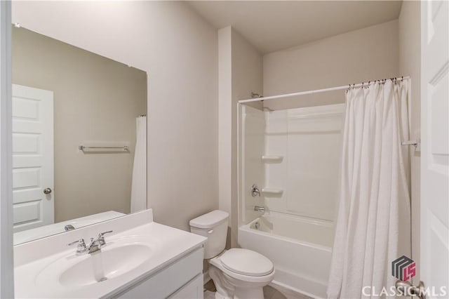 334 Pepin Ct, Hoschton, GA 30548 - full bathroom with vanity, toilet, and shower / bath combination with curtain