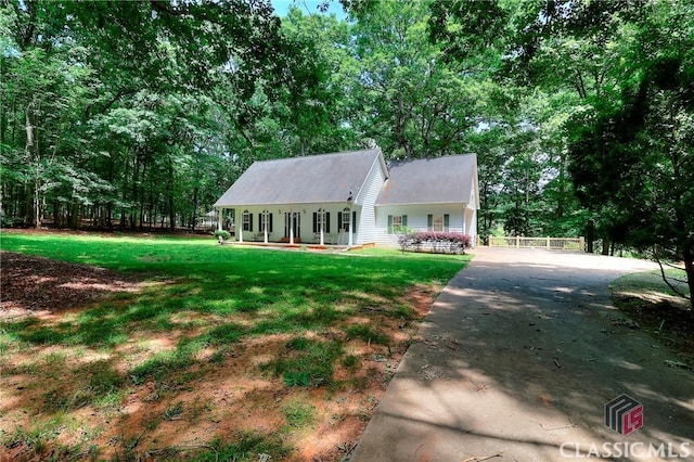 224 Red Oak Dr, Maysville, GA 30558 - cape cod-style house featuring driveway and a front lawn