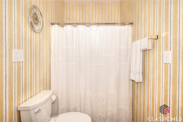224 Red Oak Dr, Maysville, GA 30558 - bathroom featuring wallpapered walls, toilet, and a shower with curtain