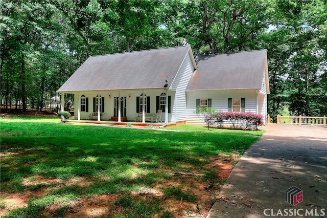 224 Red Oak Dr, Maysville, GA 30558 - new england style home featuring driveway, a front lawn, a porch, and view of scattered trees