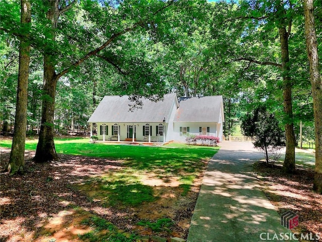 224 Red Oak Dr, Maysville, GA 30558 - new england style home featuring driveway and a front lawn