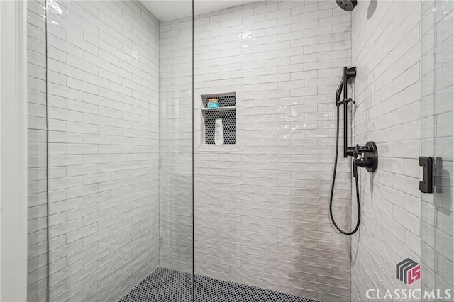 1170 Broadpoint Dr, Greensboro, GA 30642 - full bath with tiled shower