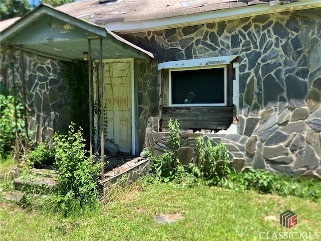 72 N Pomona Rd, Hampton, GA 30228 - entrance to property with stone siding