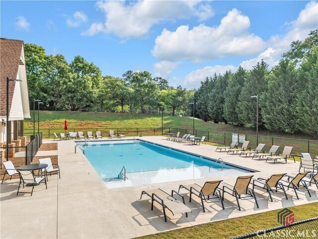 1810 Willow Creek Dr, Watkinsville, GA 30677 - community pool with a patio
