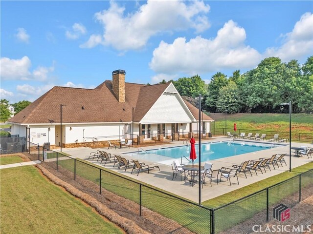 1810 Willow Creek Dr, Watkinsville, GA 30677 - community pool with a patio