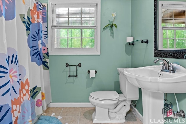 161 Pinecrest Ter, Athens, GA 30606 - full bath featuring toilet, baseboards, healthy amount of natural light, and tile patterned flooring