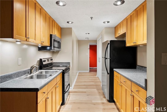 131 E Broad St Unit 506, Athens, GA 30601 - kitchen featuring appliances with stainless steel finishes, a sink, light wood-style floors, baseboards, and recessed lighting