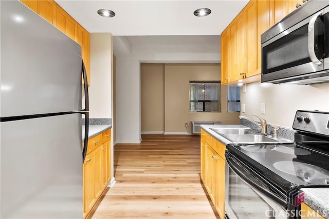 131 E Broad St Unit 506, Athens, GA 30601 - kitchen featuring stainless steel appliances, a sink, light wood finished floors, and baseboards