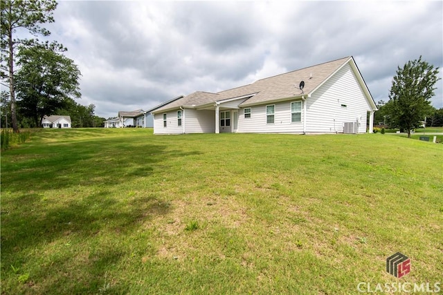 11 Rachel, Hartwell, GA 30643 - back of property with a lawn