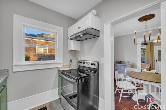 1376 Hancock Ave W, Athens, GA 30606 - kitchen featuring stainless steel range with electric stovetop, under cabinet range hood, a chandelier, and plenty of natural light