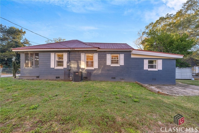 1376 Hancock Ave W, Athens, GA 30606 - view of front of home featuring crawl space and a metal roof